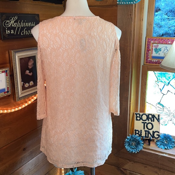 Elle Mode Pink lace cold shoulder NWT top - Picture 7 of 16